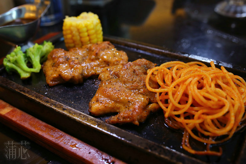 和牛油果比萨有个约会,美食大咖分享会(图4) 必胜客海鲜至尊披萨的做法_意式香烤鸡腿排_意式牛油果大虾比萨