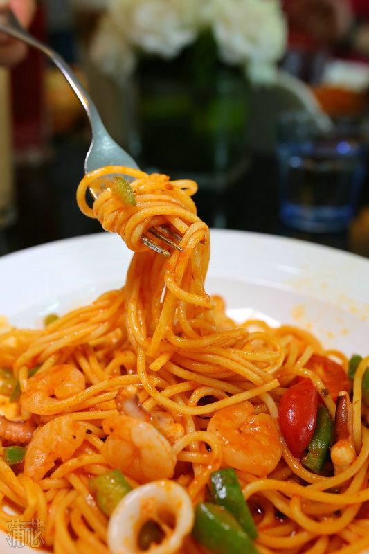 和牛油果比萨有个约会,美食大咖分享会(图5) 意式牛油果大虾比萨_必胜客海鲜至尊披萨的做法_意式香烤鸡腿排