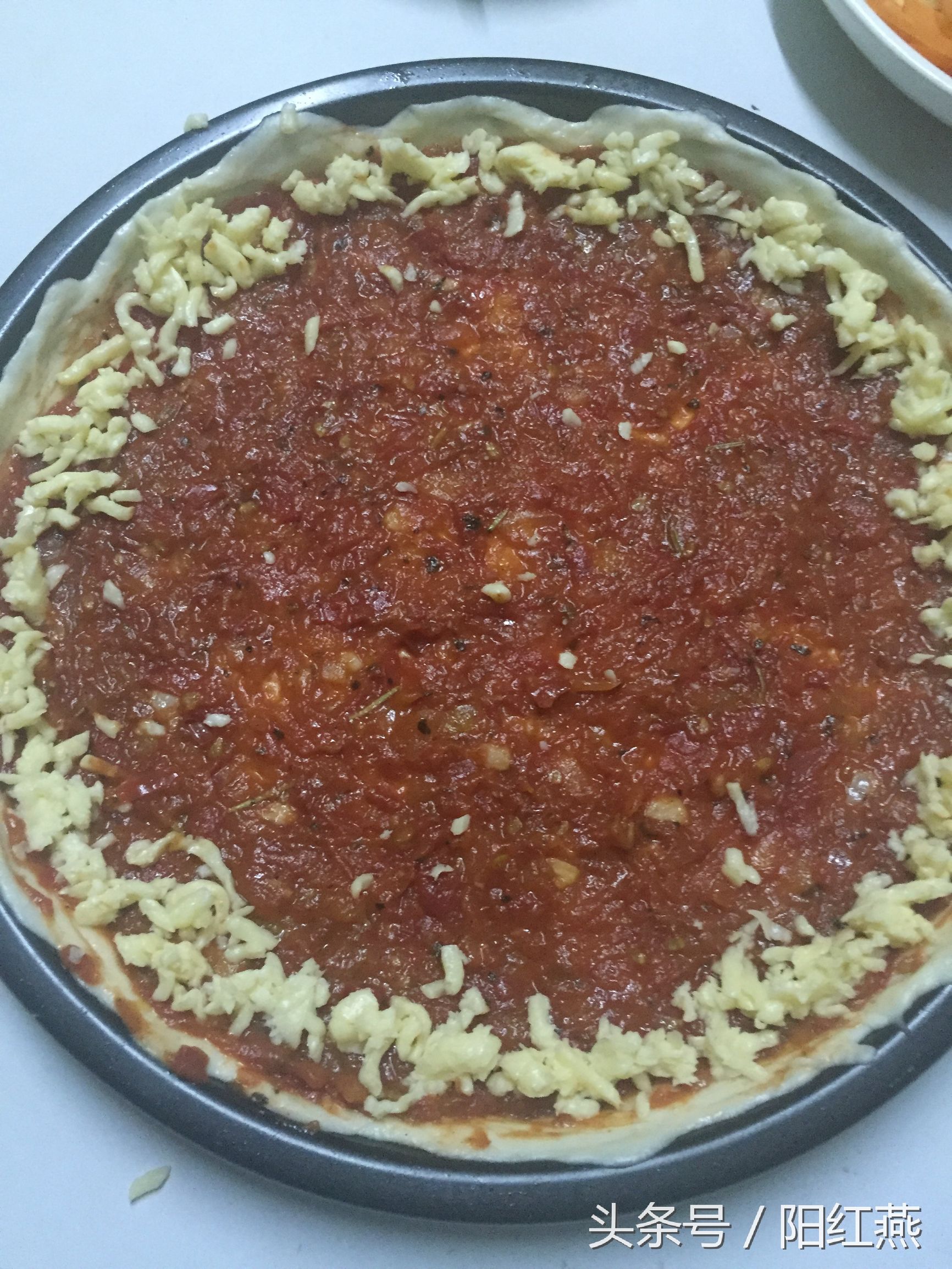 香味扑鼻的芝心披萨 自制料足就是赞啊!~ 史上最简单的做法(图11) 自制披萨教程_必胜客海鲜至尊披萨的做法_芝士披萨做法