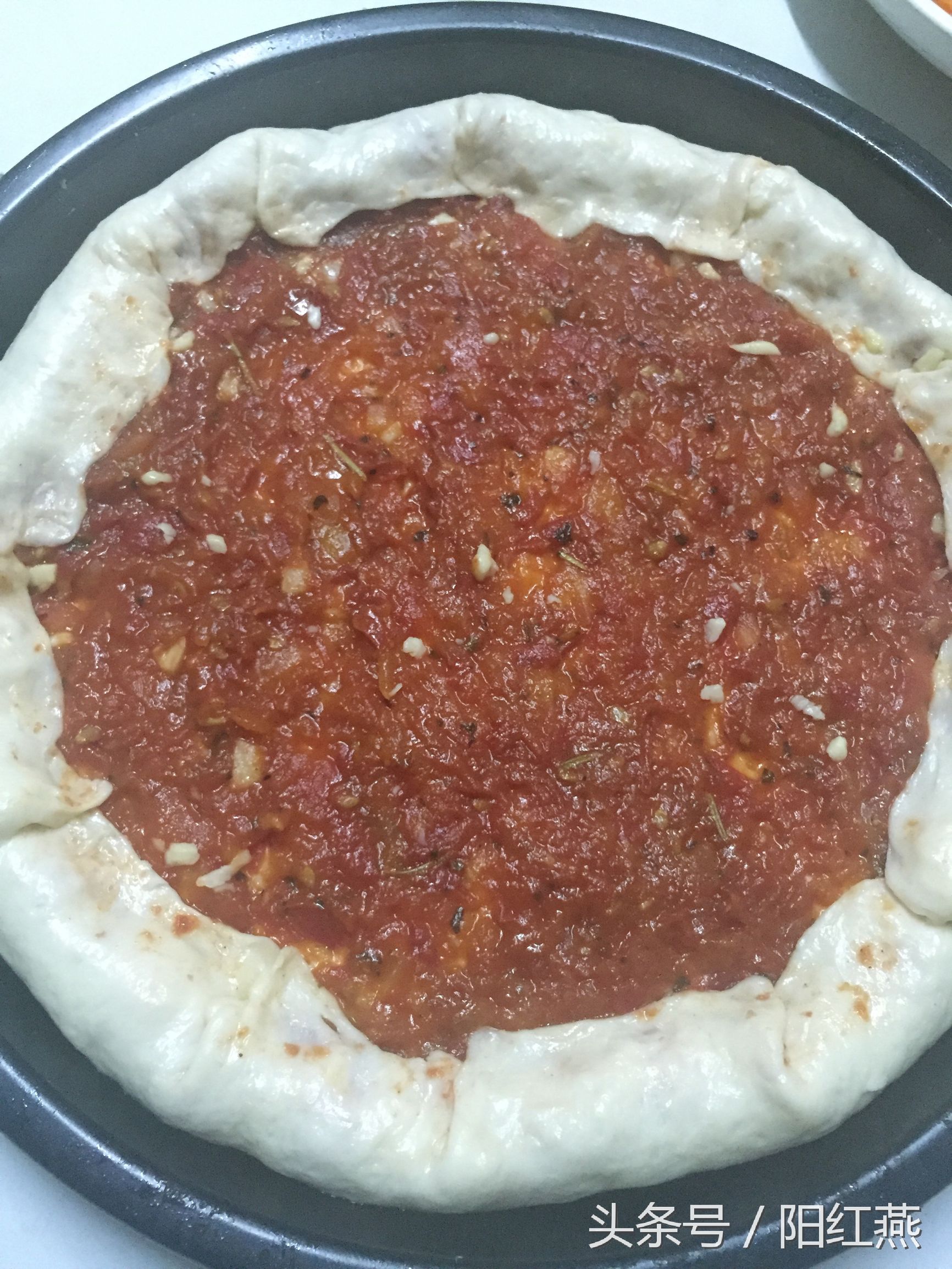 香味扑鼻的芝心披萨 自制料足就是赞啊!~ 史上最简单的做法(图12) 芝士披萨做法_自制披萨教程_必胜客海鲜至尊披萨的做法