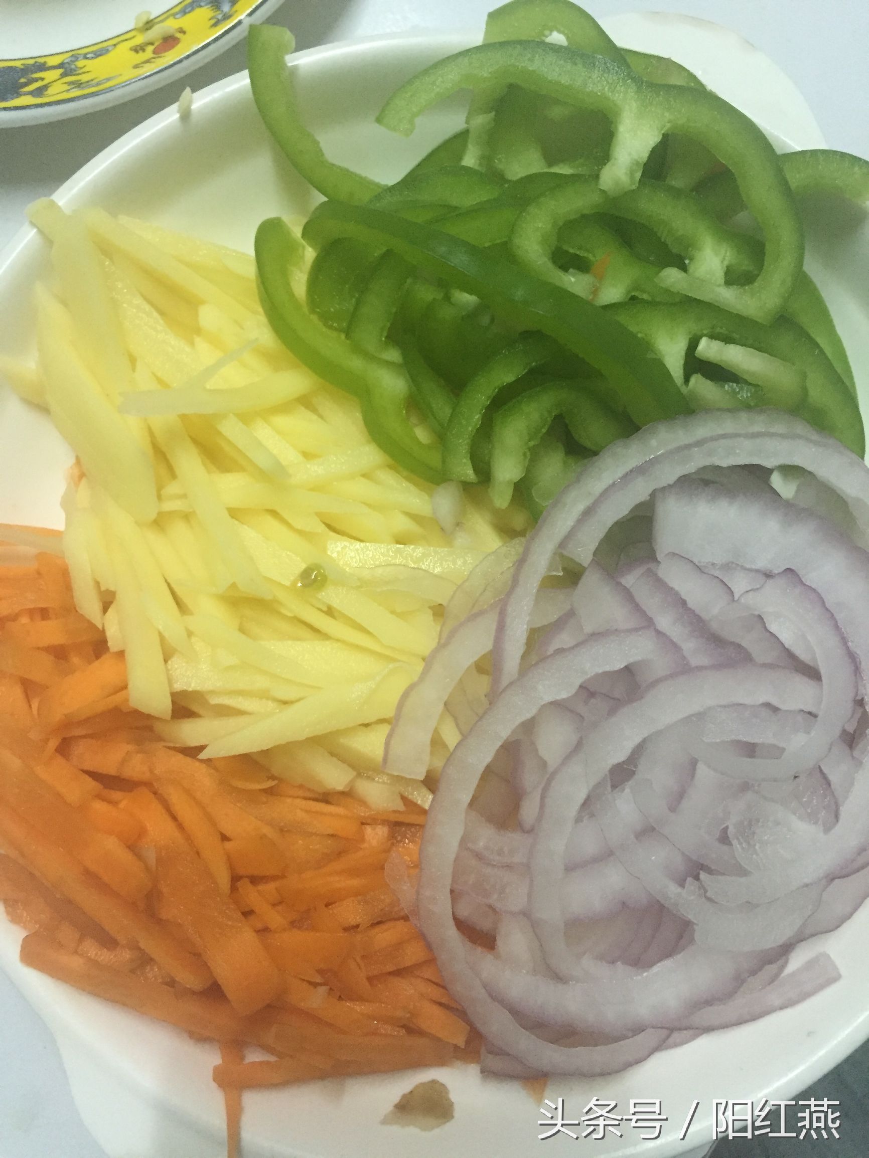 香味扑鼻的芝心披萨 自制料足就是赞啊!~ 史上最简单的做法(图13) 自制披萨教程_必胜客海鲜至尊披萨的做法_芝士披萨做法