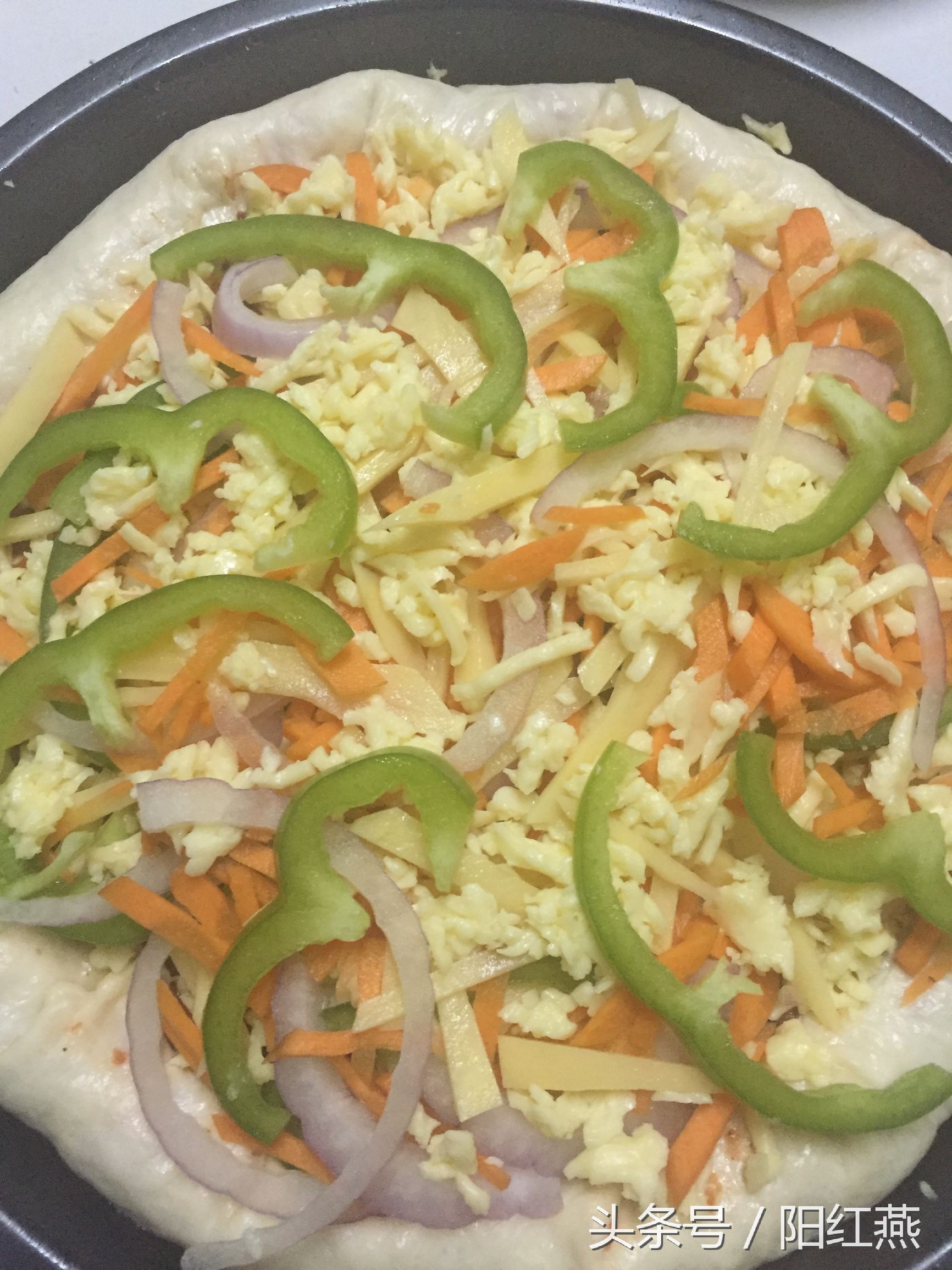 香味扑鼻的芝心披萨 自制料足就是赞啊!~ 史上最简单的做法(图15) 芝士披萨做法_必胜客海鲜至尊披萨的做法_自制披萨教程