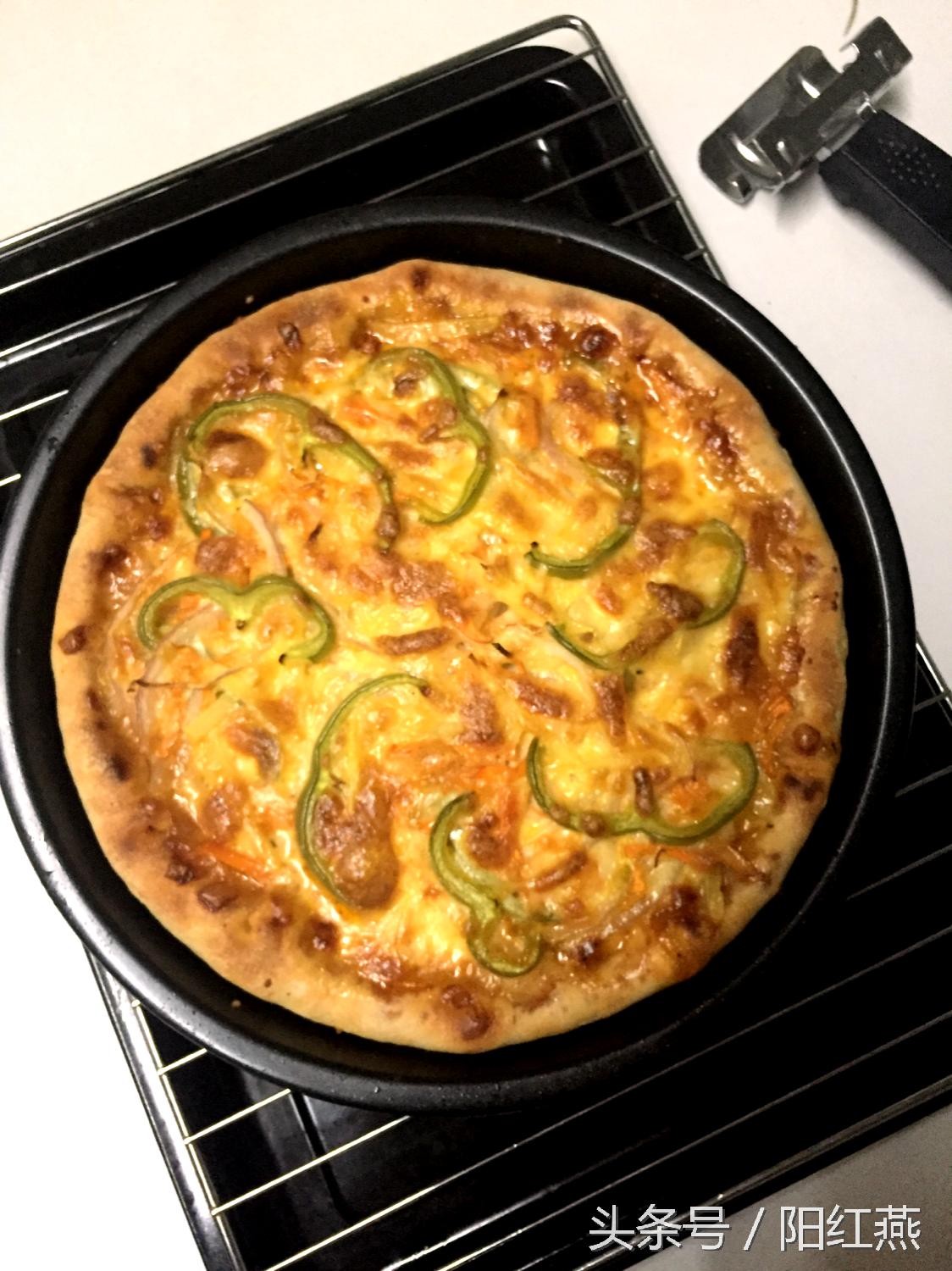 香味扑鼻的芝心披萨 自制料足就是赞啊!~ 史上最简单的做法(图17) 芝士披萨做法_自制披萨教程_必胜客海鲜至尊披萨的做法