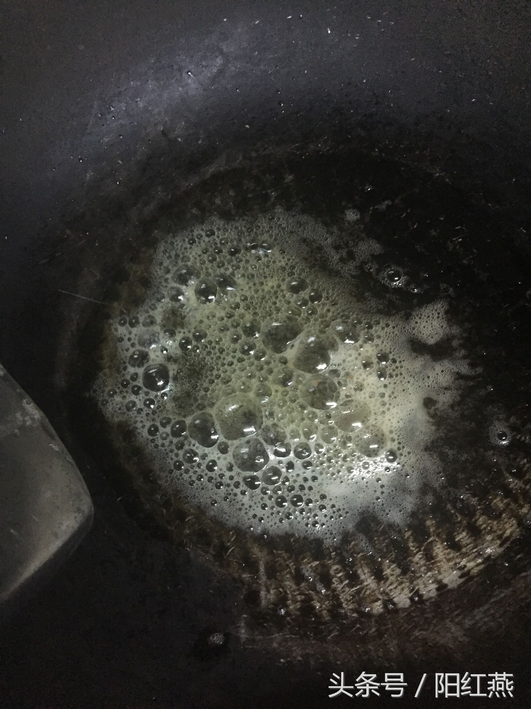 香味扑鼻的芝心披萨 自制料足就是赞啊!~ 史上最简单的做法(图3) 必胜客海鲜至尊披萨的做法_芝士披萨做法_自制披萨教程