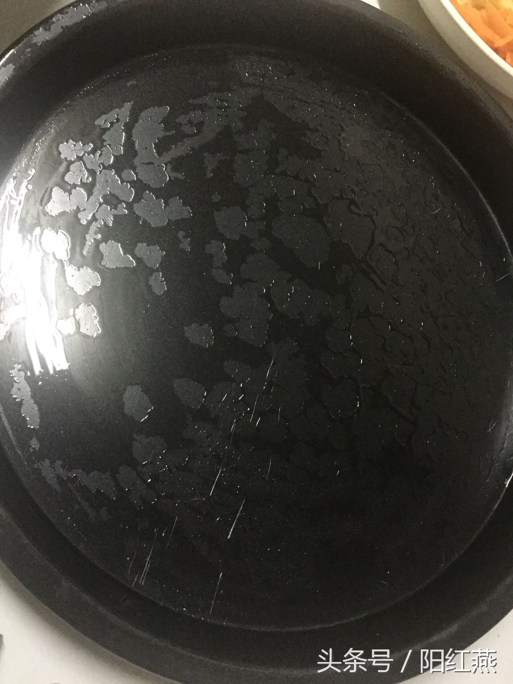 香味扑鼻的芝心披萨 自制料足就是赞啊!~ 史上最简单的做法(图7) 自制披萨教程_必胜客海鲜至尊披萨的做法_芝士披萨做法