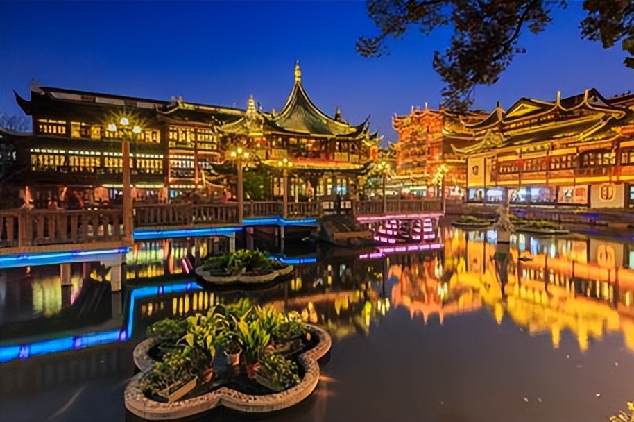 城隍庙小吃街美食攻略_上海城隍庙九曲桥夜景_上海城隍庙游玩