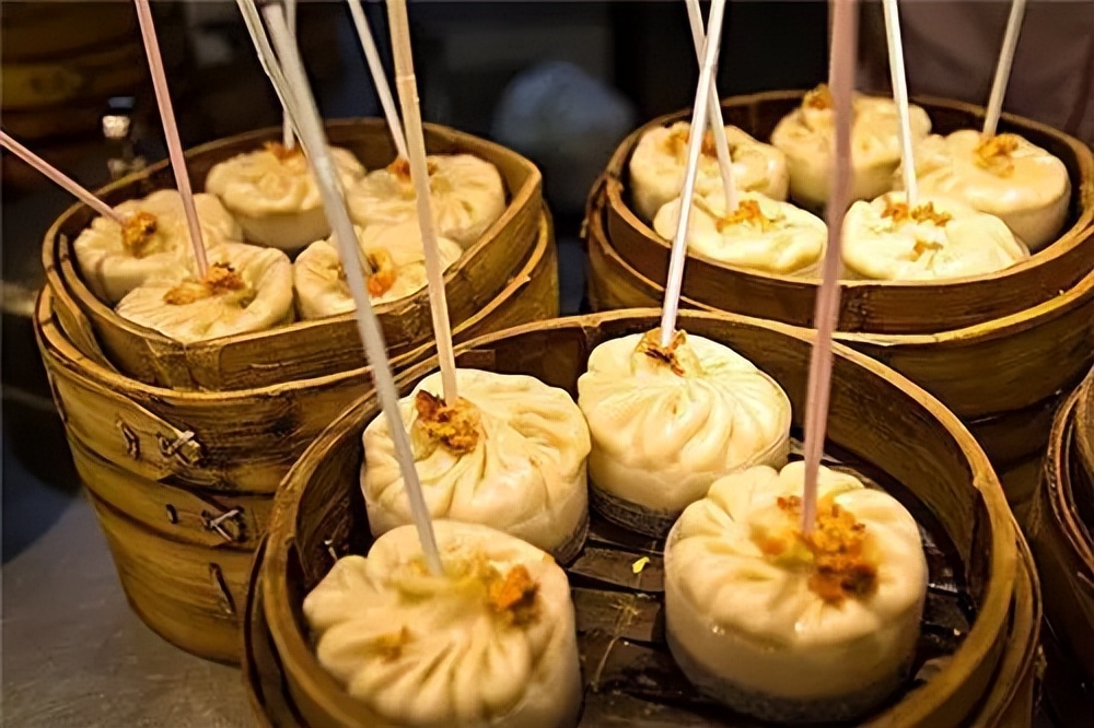 城隍庙小吃街美食攻略_上海城隍庙游玩_上海城隍庙九曲桥夜景