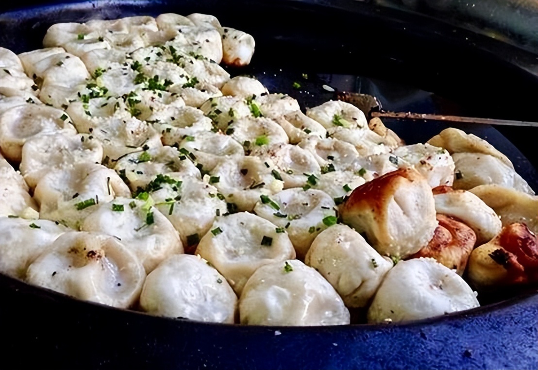 上海城隍庙九曲桥夜景_城隍庙小吃街美食攻略_上海城隍庙游玩