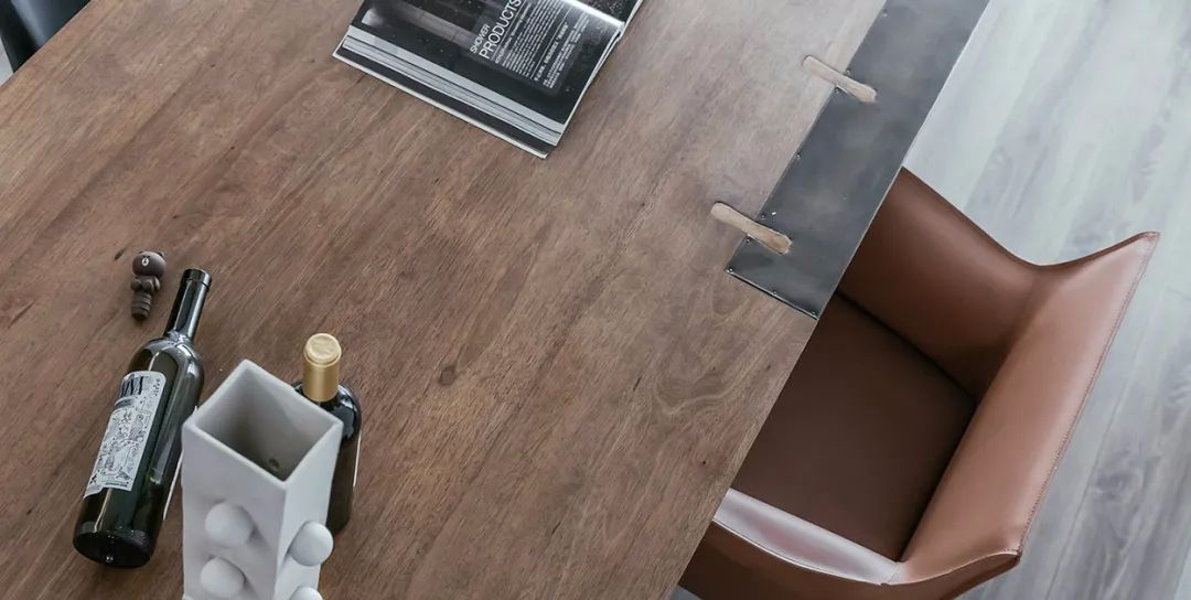 164m²的新房,他选择了现代简约风格,完工效果简洁大方!(图11) 现代简约复古设计_后现代简约装修_客厅无主灯电视墙设计