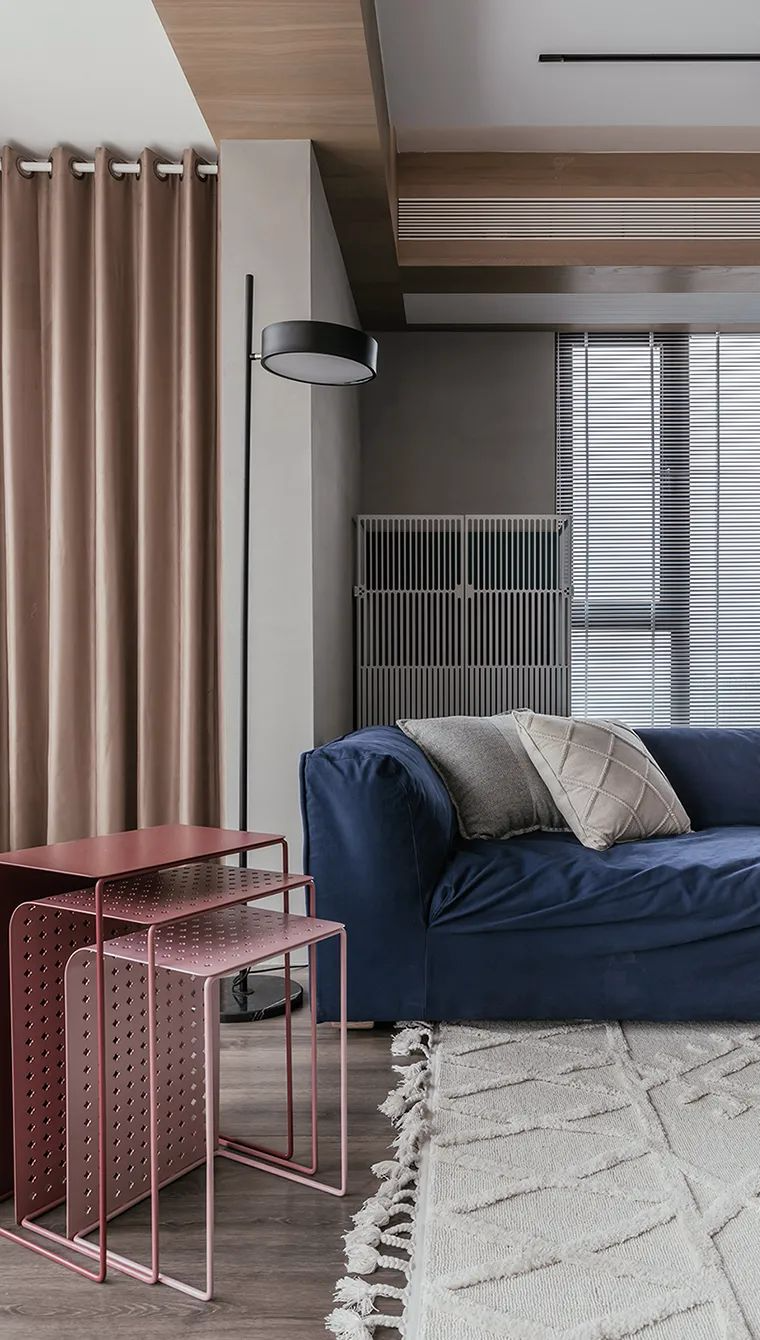 164m²的新房,他选择了现代简约风格,完工效果简洁大方!(图5) 后现代简约装修_现代简约复古设计_客厅无主灯电视墙设计