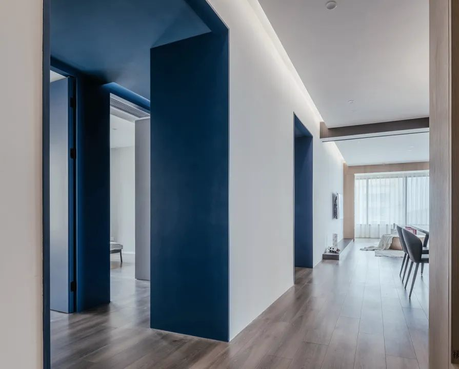 164m²的新房,他选择了现代简约风格,完工效果简洁大方!(图6) 后现代简约装修_现代简约复古设计_客厅无主灯电视墙设计