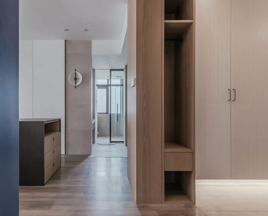 164m²的新房,他选择了现代简约风格,完工效果简洁大方!(图7) 后现代简约装修_现代简约复古设计_客厅无主灯电视墙设计