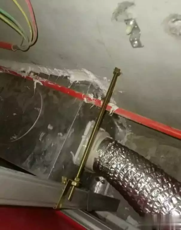 卫生间装修易忽视7点细节,工人为省事才不会好心告诉你(图17) 下水管道检修口_防水二次排水做法_卫生间装修细节