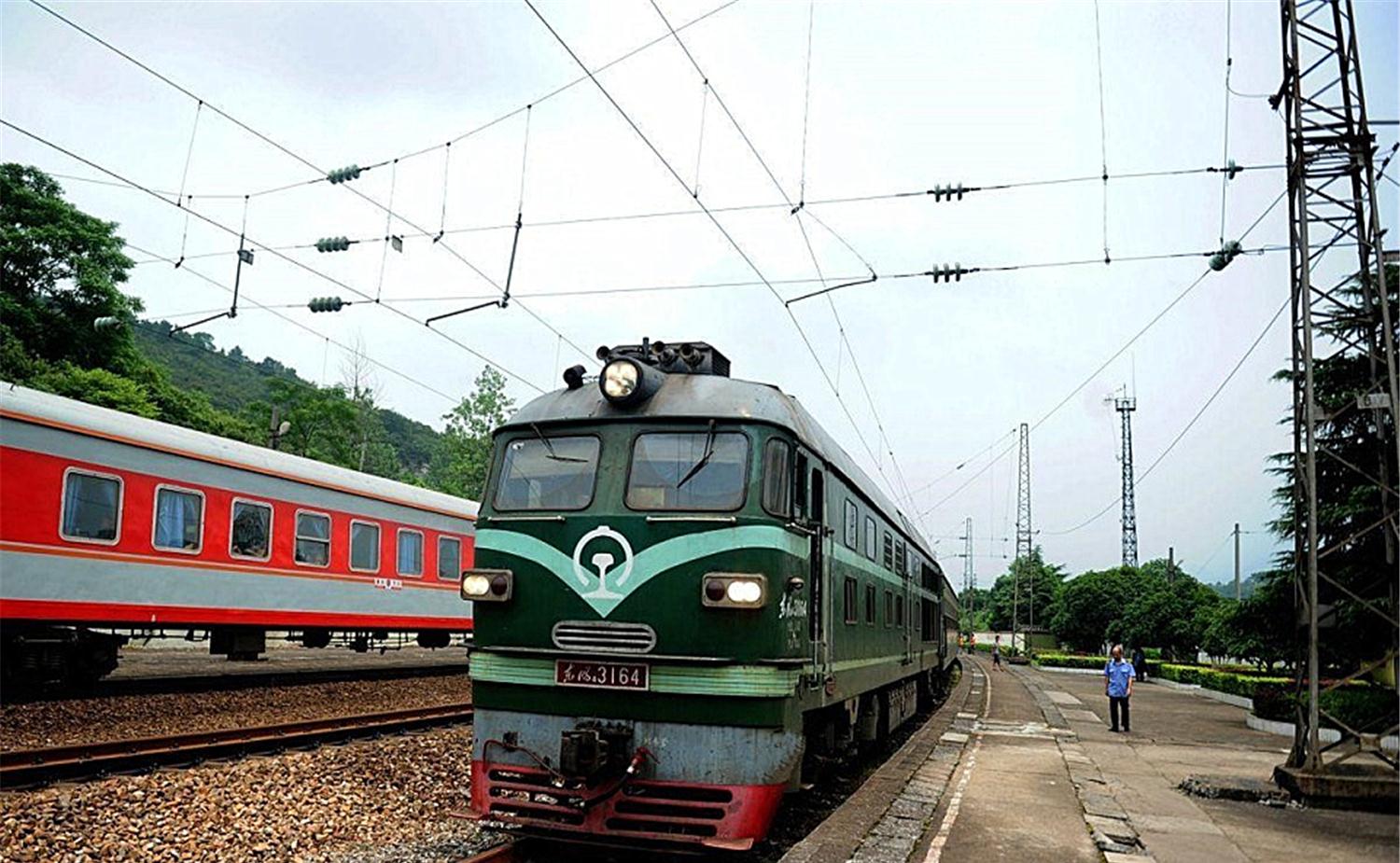 我国里程最长的5趟绿皮火车,最长的全程五千公里,要跑两天两夜(图2) 全国火车线路图高清_长途绿皮火车线路_中国最长的绿皮火车