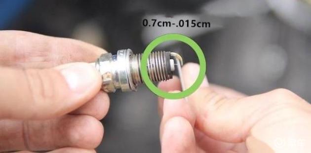 应该怎么更换汽车的火花塞?维修师傅:学会这几步,自己就可以换了!(图4) 汽车火花塞更换教程_汽车火花塞更换步骤_更换火花塞教程