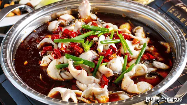 这才是水煮鱼的正确做法,鱼片滑嫩麻辣鲜香,好吃得停不下来(图1) 正宗川菜麻辣水煮鱼做法_水煮鱼做法_黑鱼水煮鱼教程