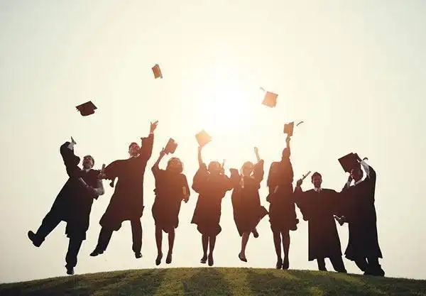 新人被指责没担当太自我,气skr人(图1) 新人起步十大误区_职场老人暗自滋生新人不满情绪_职场新人容易引起反感的行为