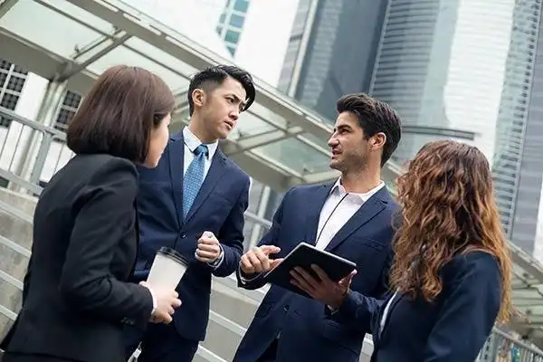 新人被指责没担当太自我,气skr人(图2) 职场老人暗自滋生新人不满情绪_职场新人容易引起反感的行为_新人起步十大误区