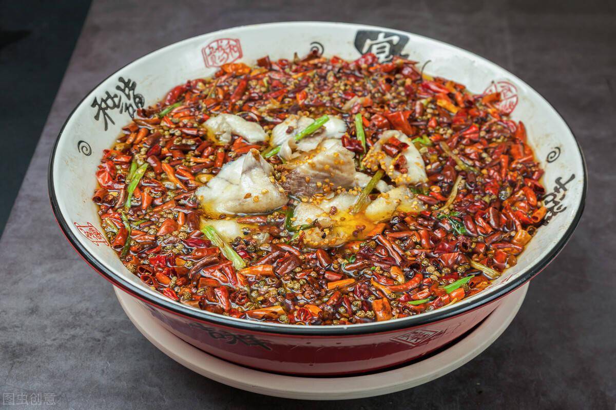 川妹子教你正宗麻辣水煮鱼做法:鱼肉细嫩鲜美,麻辣爽口!巴适(图3) 正宗麻辣水煮鱼做法_川妹子麻辣水煮鱼教程_正宗川菜麻辣水煮鱼做法