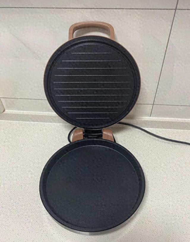 被年轻人的“电饼铛用法”惊到了!换一个思路,根本闲置不了(图1) 电饼铛做舒芙蕾教程_电饼铛多功能用法_电饼铛 披萨