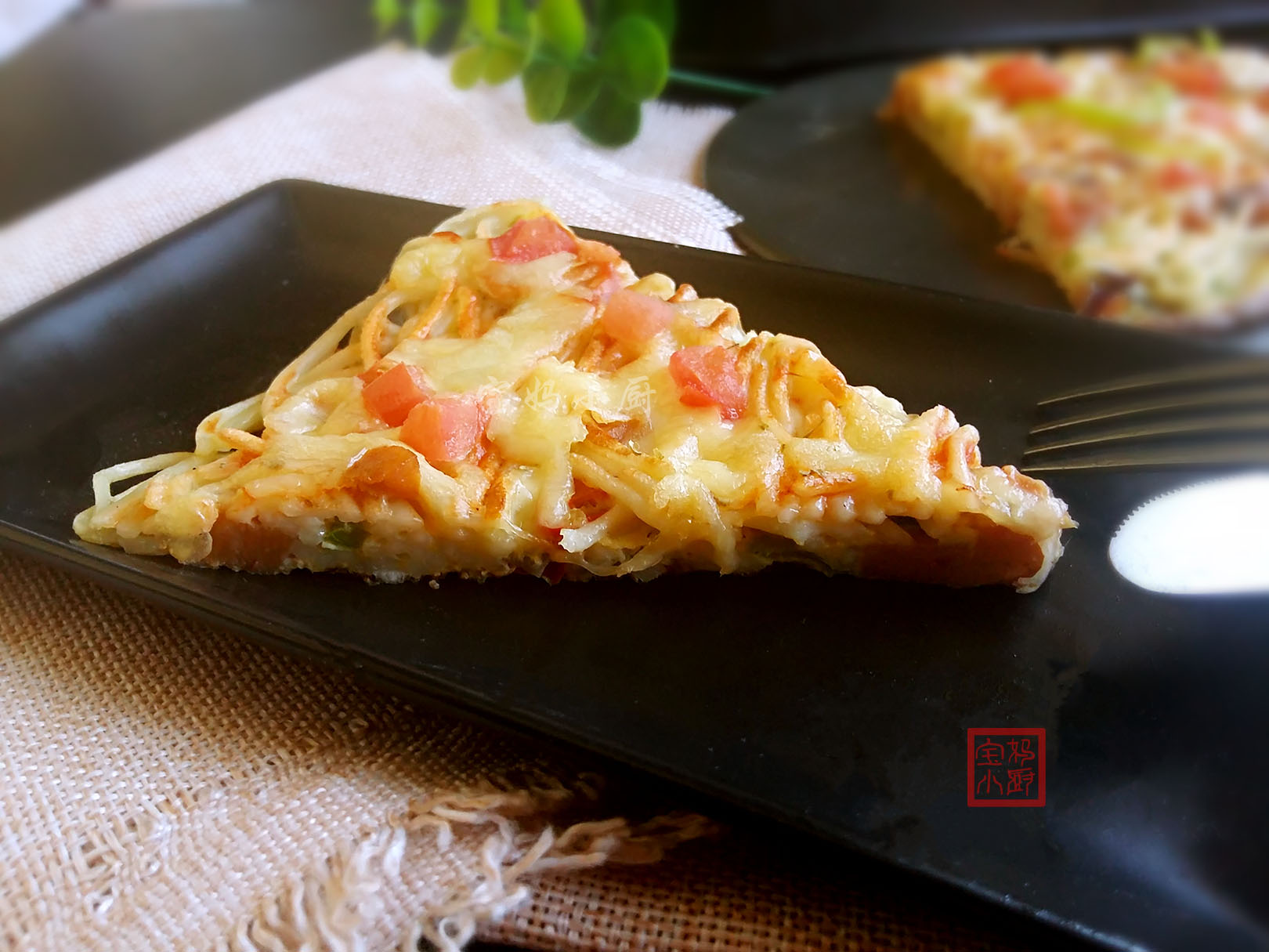 被逼出来的快手披萨,教你一妙招,披萨控都笑了(图1) 面条披萨做法_自制健康披萨_电饼铛 披萨