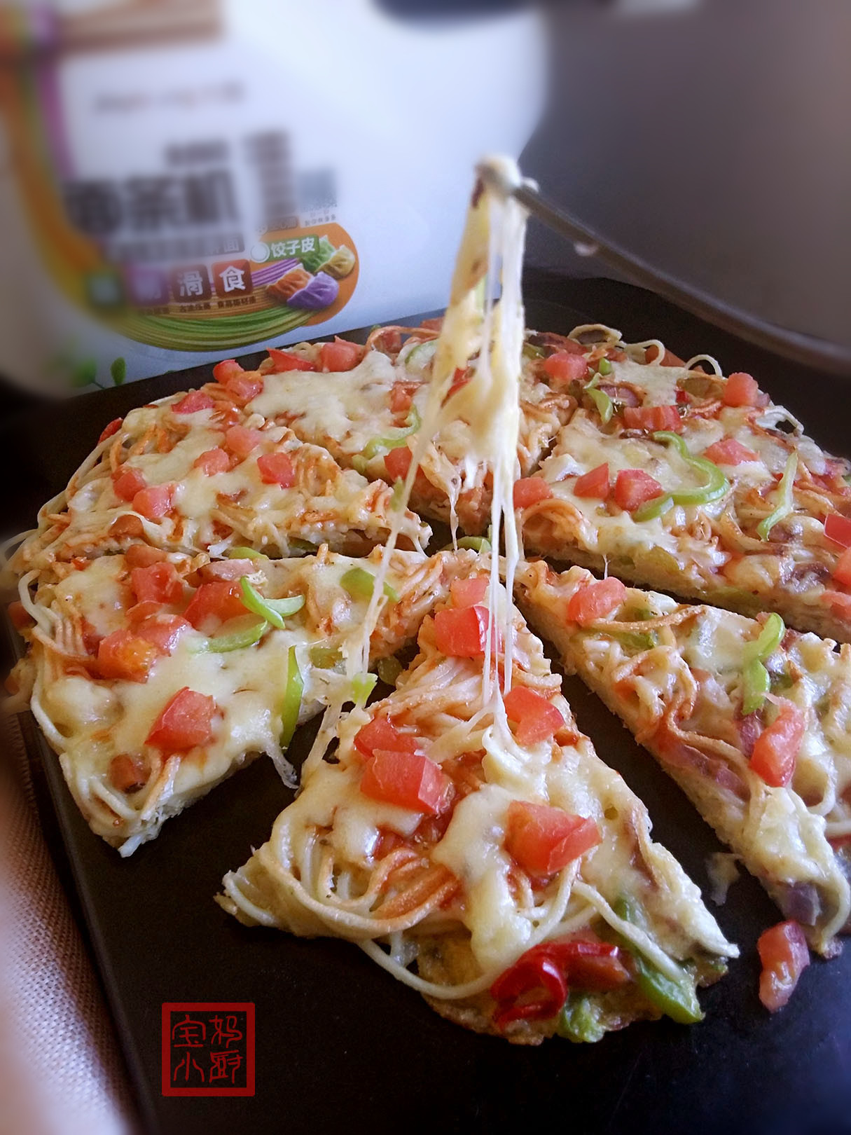 被逼出来的快手披萨,教你一妙招,披萨控都笑了(图2) 自制健康披萨_面条披萨做法_电饼铛 披萨