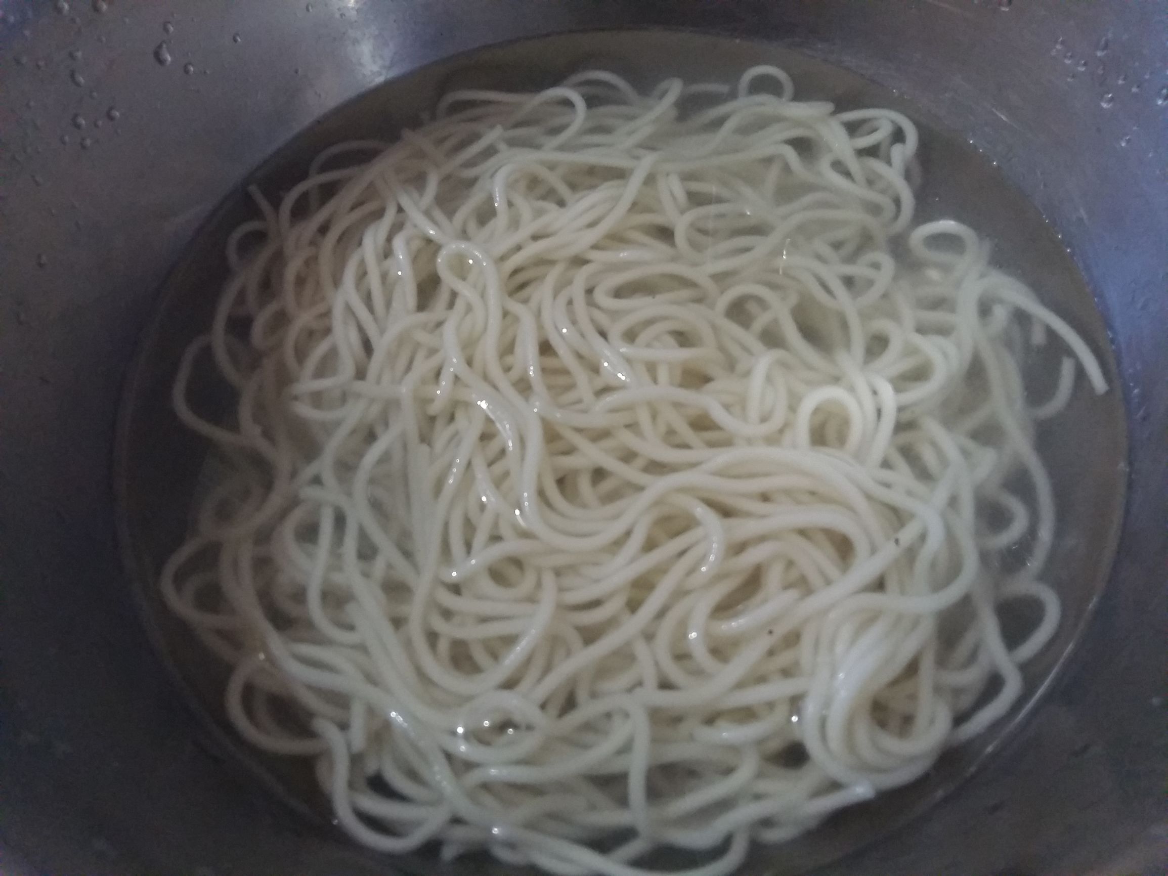 被逼出来的快手披萨,教你一妙招,披萨控都笑了(图3) 自制健康披萨_电饼铛 披萨_面条披萨做法