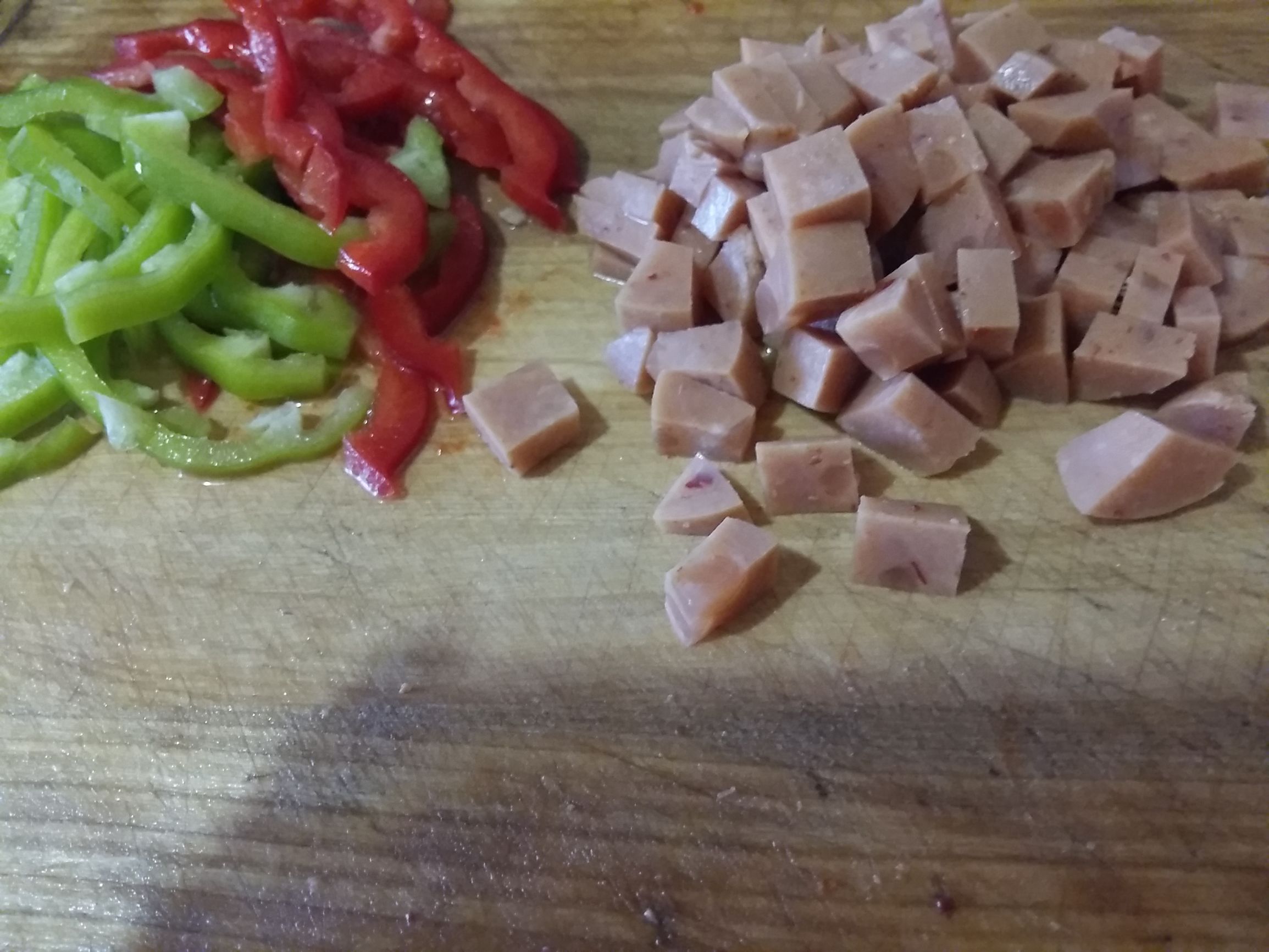 被逼出来的快手披萨,教你一妙招,披萨控都笑了(图5) 电饼铛 披萨_面条披萨做法_自制健康披萨