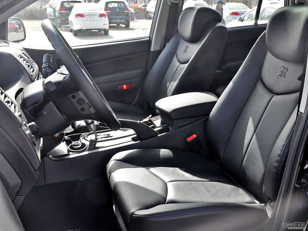 荣威W5 2014款 1.8T AT 四驱豪域特装版内部配置好吗 荣威W5购车手册(图5) 2014款荣威W5内饰配置_2014款荣威W5空间表现_家用荣威w5怎么样