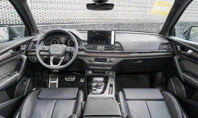 皆碑:降价12万的奥迪Q5L,是真香还是老古董?(图2) q5奥迪报价2025款_奥迪Q5L降价12万_25万购BBA中级SUV