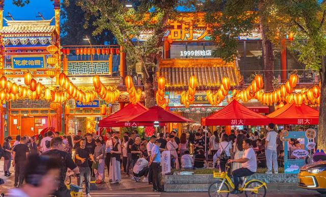 2026版米其林发布,东城24家餐馆上榜,附全名单(图6) 不夜节现场_北京24小时夜宵哪好吃_簋街美食消费升级