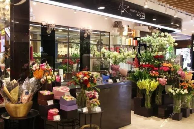 购物中心里特能赚钱的32家花店,年营业额10亿+!(图8) 花店 装修_购物中心高颜值赚钱花店_高端商场花店品牌分析