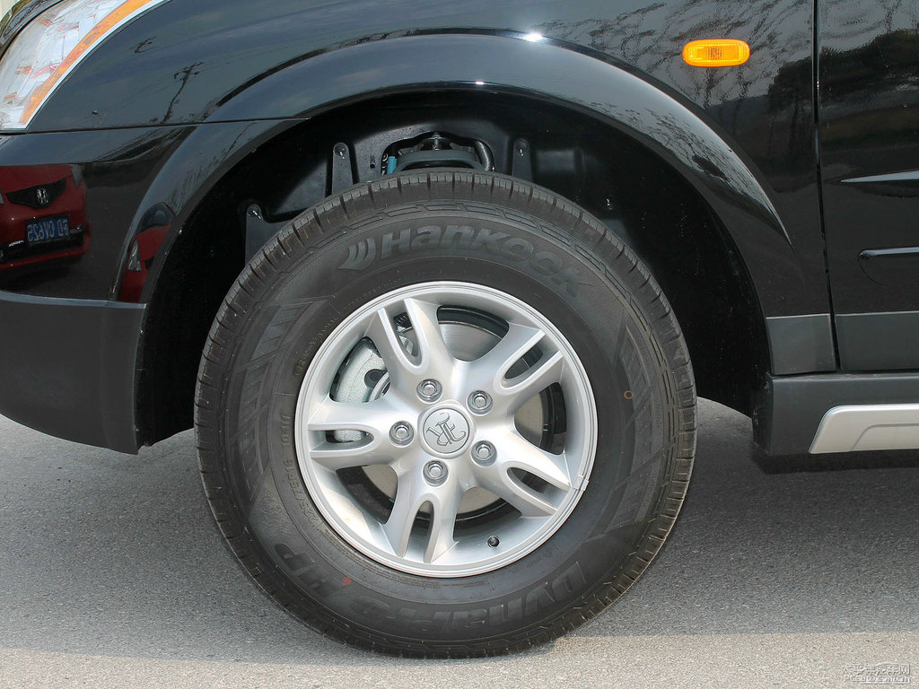 荣威W5 2011款 1.8T AT 四驱豪域版细节亮点有哪些 荣威W5购车手册(图3) 家用荣威w5怎么样_2011款荣威W5外观内饰配置空间_2011款荣威W5动力底盘细节做工