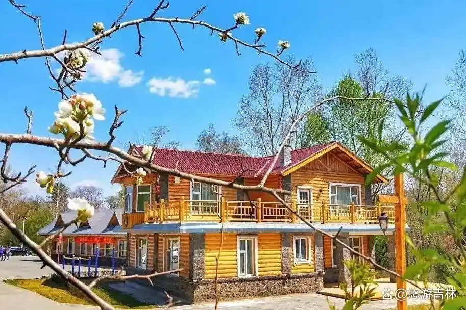 露水河长白山狩猎度假区攻略_乘着高铁游白山_长白山景区建筑