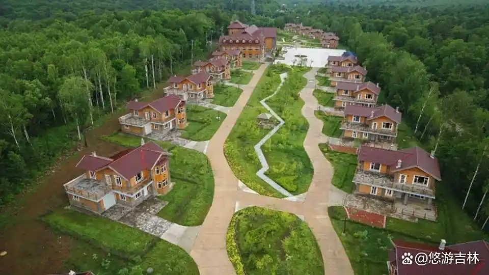 露水河长白山狩猎度假区攻略_长白山景区建筑_乘着高铁游白山