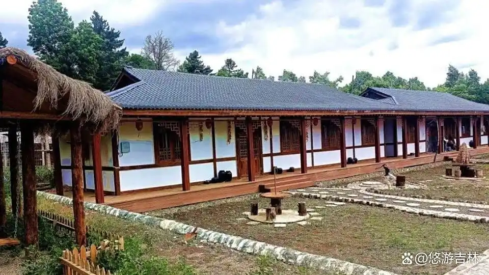 乘着高铁游白山_长白山景区建筑_露水河长白山狩猎度假区攻略