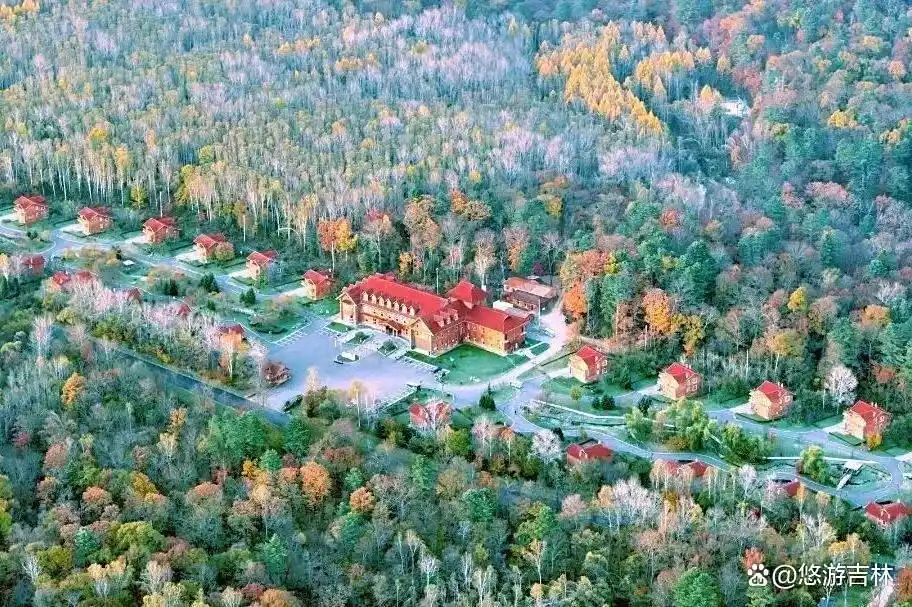 乘着高铁游白山_露水河长白山狩猎度假区攻略_长白山景区建筑