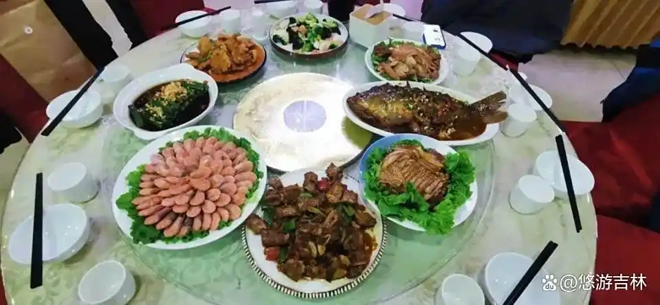 长白山景区建筑_乘着高铁游白山_露水河长白山狩猎度假区攻略