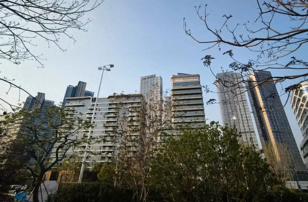 广州海珠小三房卷到荔湾价!刚需化加速,总价跌破400万元(图1) 海珠区楼盘价格战分析_房地产售价_海珠区小户型降价