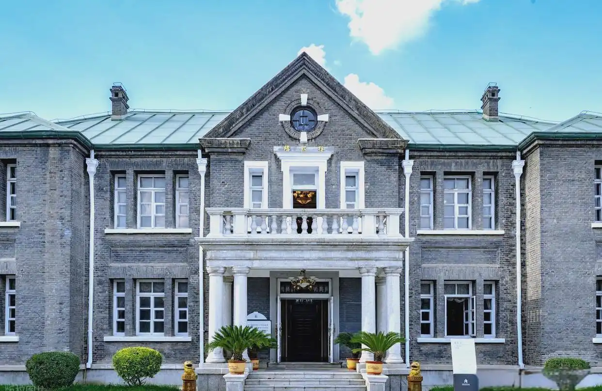 长白山景区建筑_东北首批5A景区_长白山四季特色旅游