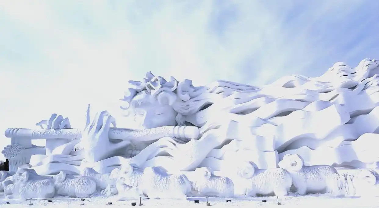 长白山四季特色旅游_东北首批5A景区_长白山景区建筑