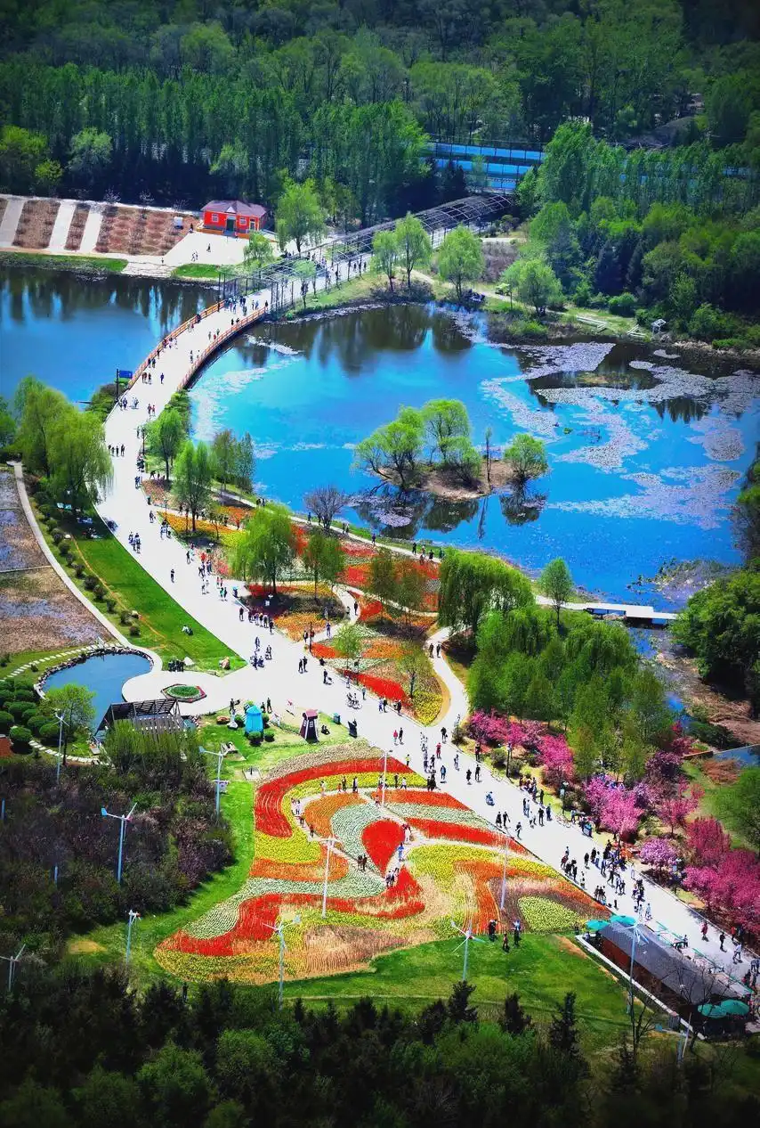 长白山景区建筑_东北首批5A景区_长白山四季特色旅游