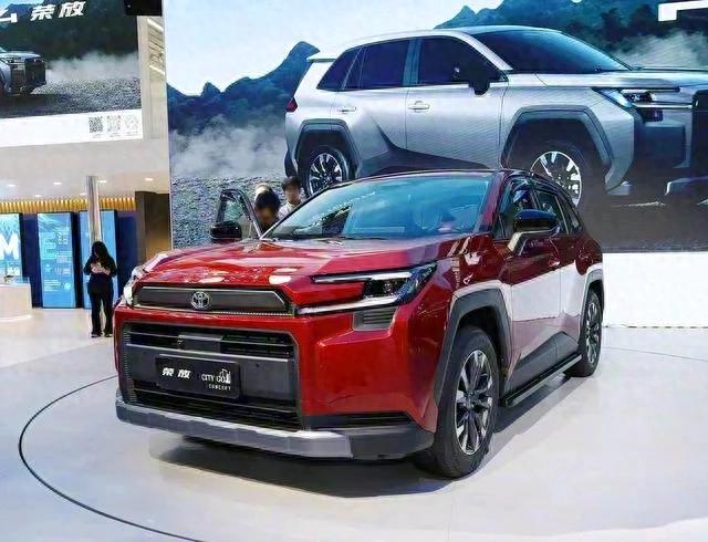 11月21日,丰田RAV 4荣放上市,起售价15.18万元,定价贵吗?(图1) rv4报价_丰田RAV4荣放2025款 15.18万起_六代RAV4荣放配置价格