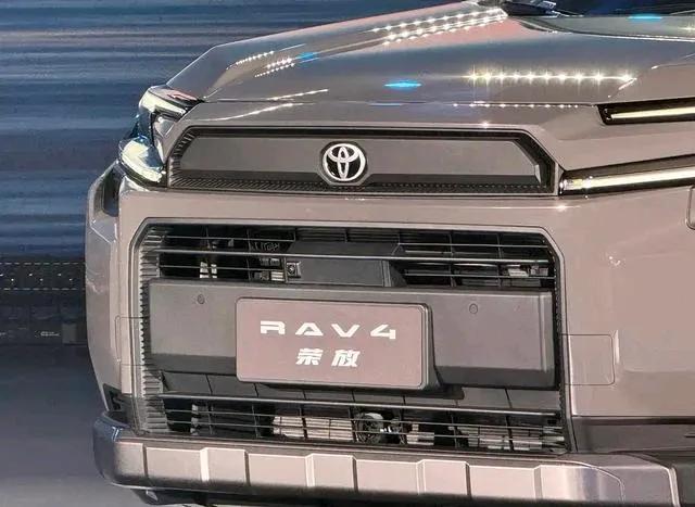 11月21日,丰田RAV 4荣放上市,起售价15.18万元,定价贵吗?(图2) 丰田RAV4荣放2025款 15.18万起_rv4报价_六代RAV4荣放配置价格