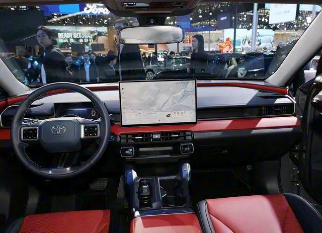 11月21日,丰田RAV 4荣放上市,起售价15.18万元,定价贵吗?(图3) 六代RAV4荣放配置价格_丰田RAV4荣放2025款 15.18万起_rv4报价