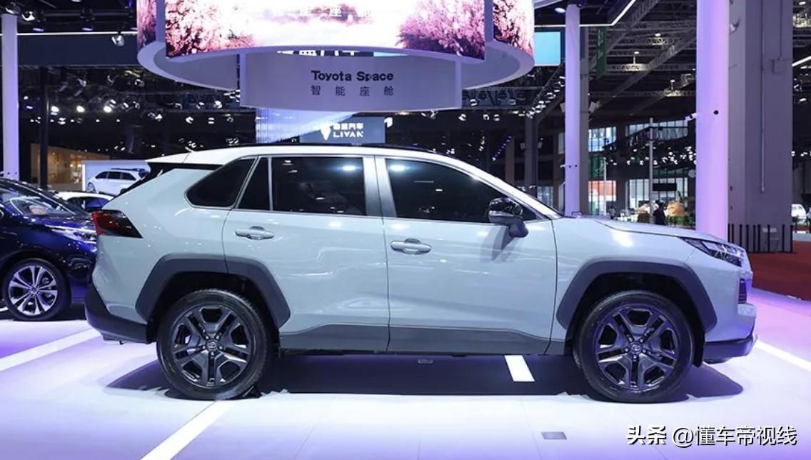 新车 | 引入越野套件 丰田新款RAV4荣放4月27日上市 现款17.58万起(图2) 新款RAV4荣放Adventure越野套件_rv4报价_RAV4荣放11款车型售价区间