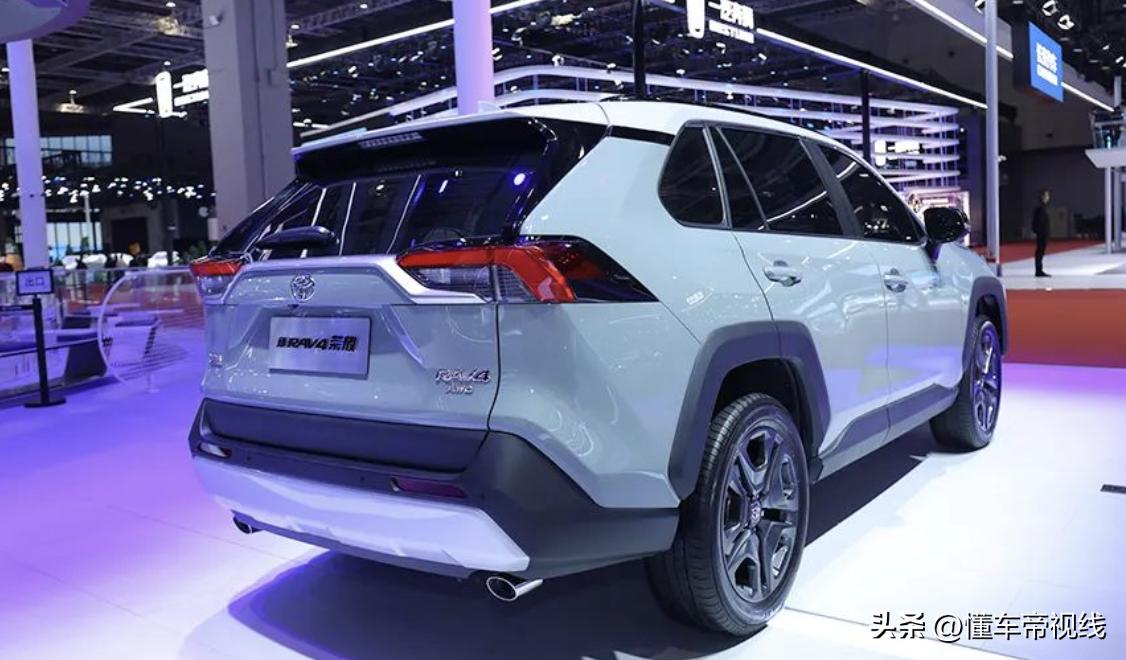 新车 | 引入越野套件 丰田新款RAV4荣放4月27日上市 现款17.58万起(图3) rv4报价_新款RAV4荣放Adventure越野套件_RAV4荣放11款车型售价区间