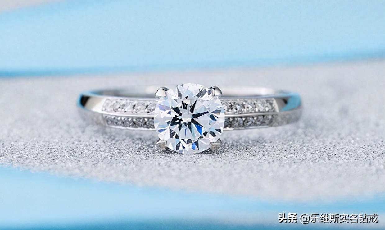 白金戒指多少钱_白金钻戒款式设计_白金价钱