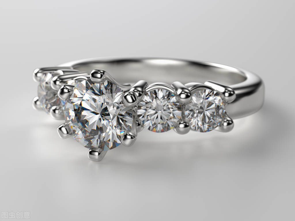 铂金和白金到底有什么不同?哪个更好?(图1) 购买白金与铂金区别_白金与18K白金差异_白金价钱