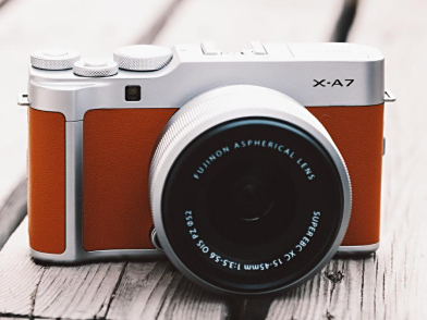 专业IT门户(图30) 自拍Vlog的必备单品 富士X-A7智能无反相机推荐